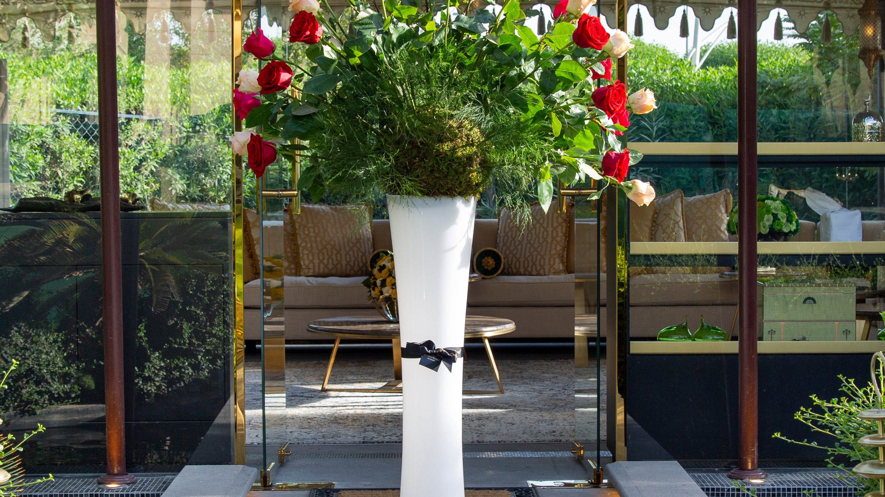 Bouquet, Box or Sculpture? A Guide to Luxury Rose Formats