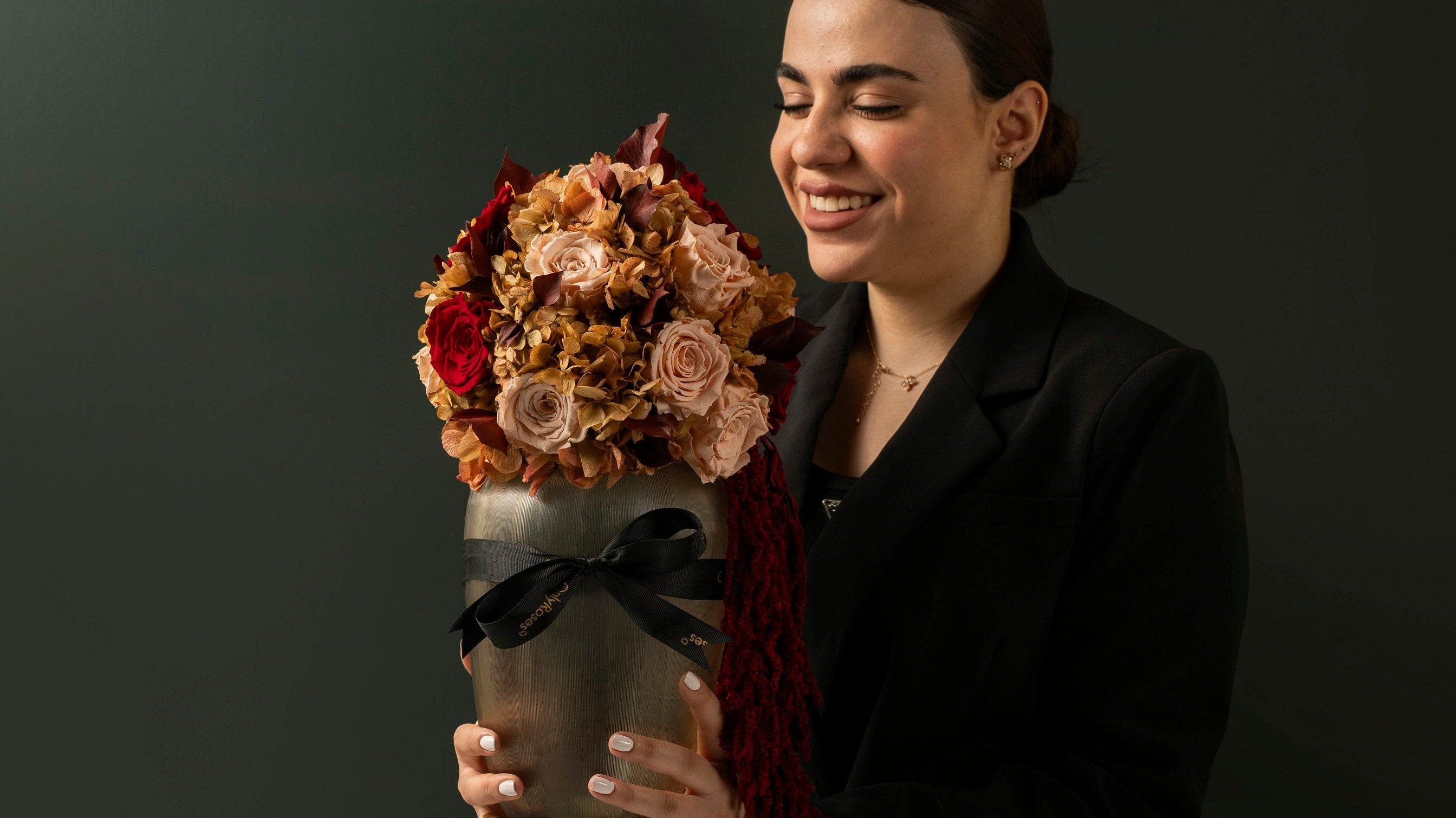 Infinite or Fresh? Choosing the Rose That Fits the Moment
