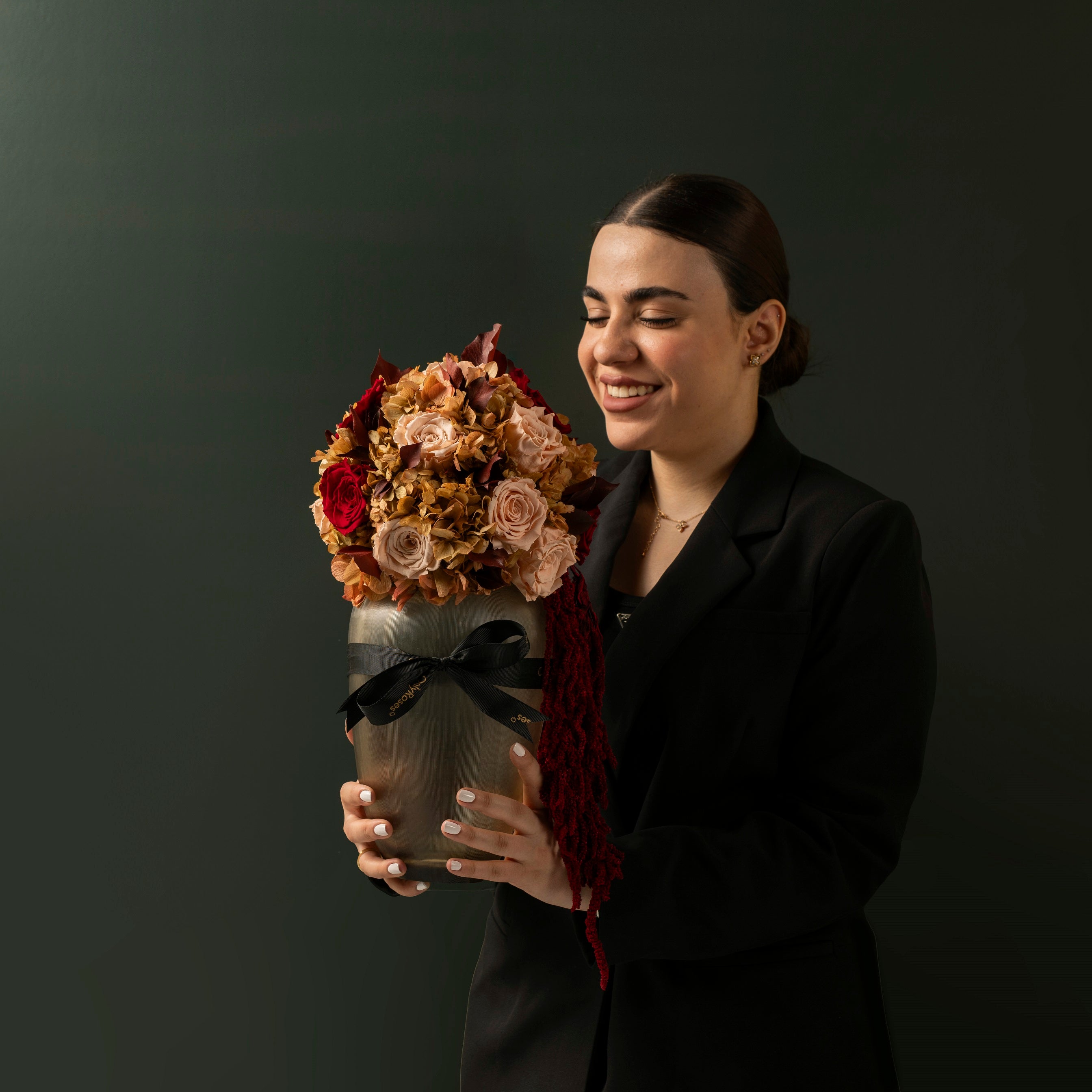 Infinite or Fresh? Choosing the Rose That Fits the Moment