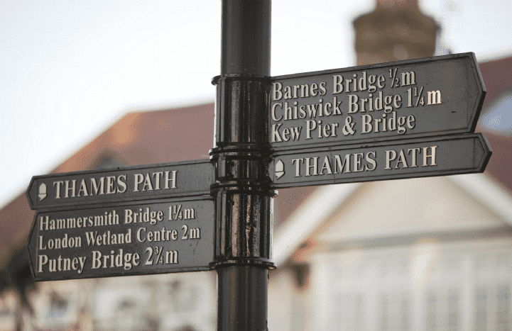 Luxury Roses Delivered in Barnes